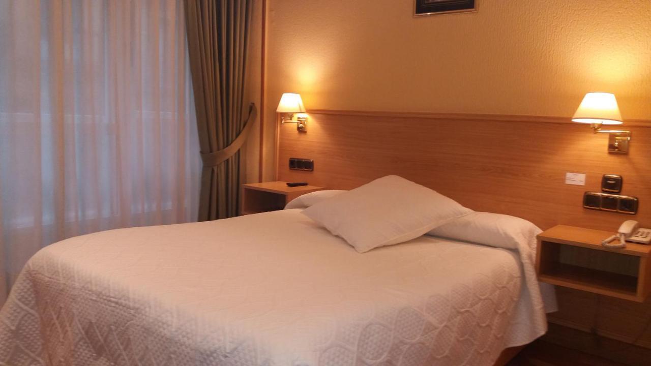 Pension La Concha Сан-Себастьян Экстерьер фото