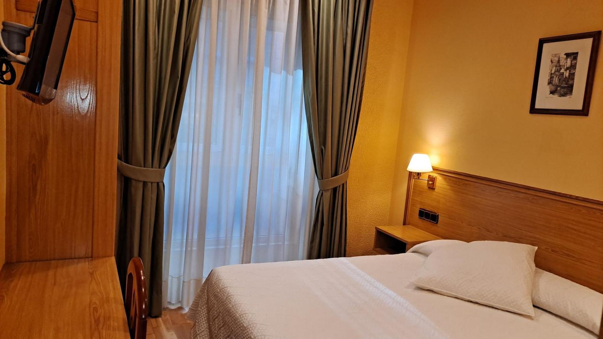 Pension La Concha Сан-Себастьян Экстерьер фото