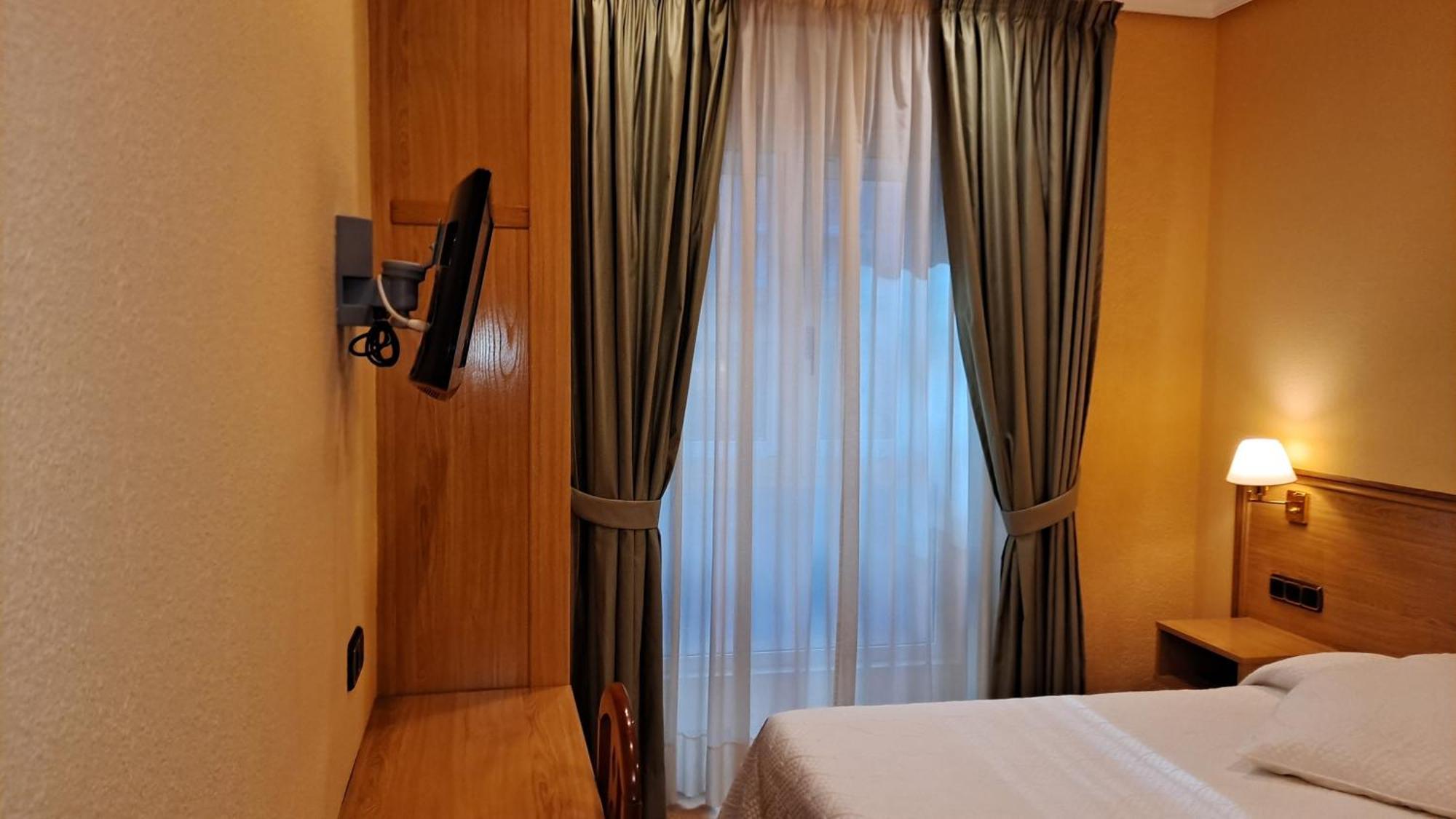 Pension La Concha Сан-Себастьян Экстерьер фото