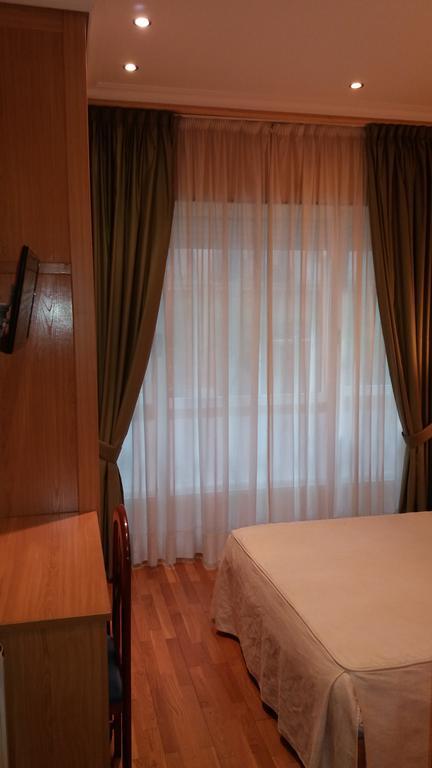 Pension La Concha Сан-Себастьян Экстерьер фото