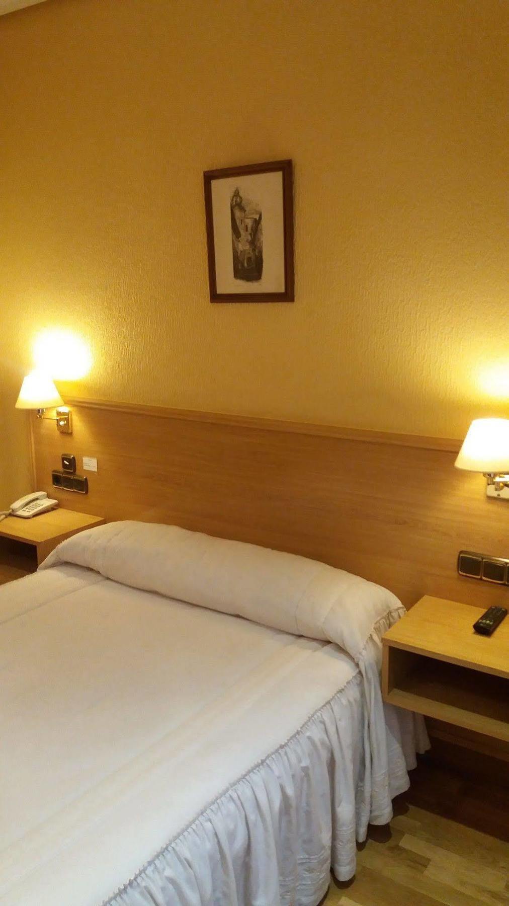 Pension La Concha Сан-Себастьян Экстерьер фото
